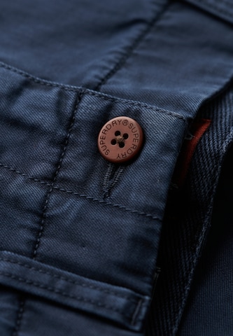 Regular Pantalon chino Superdry en bleu