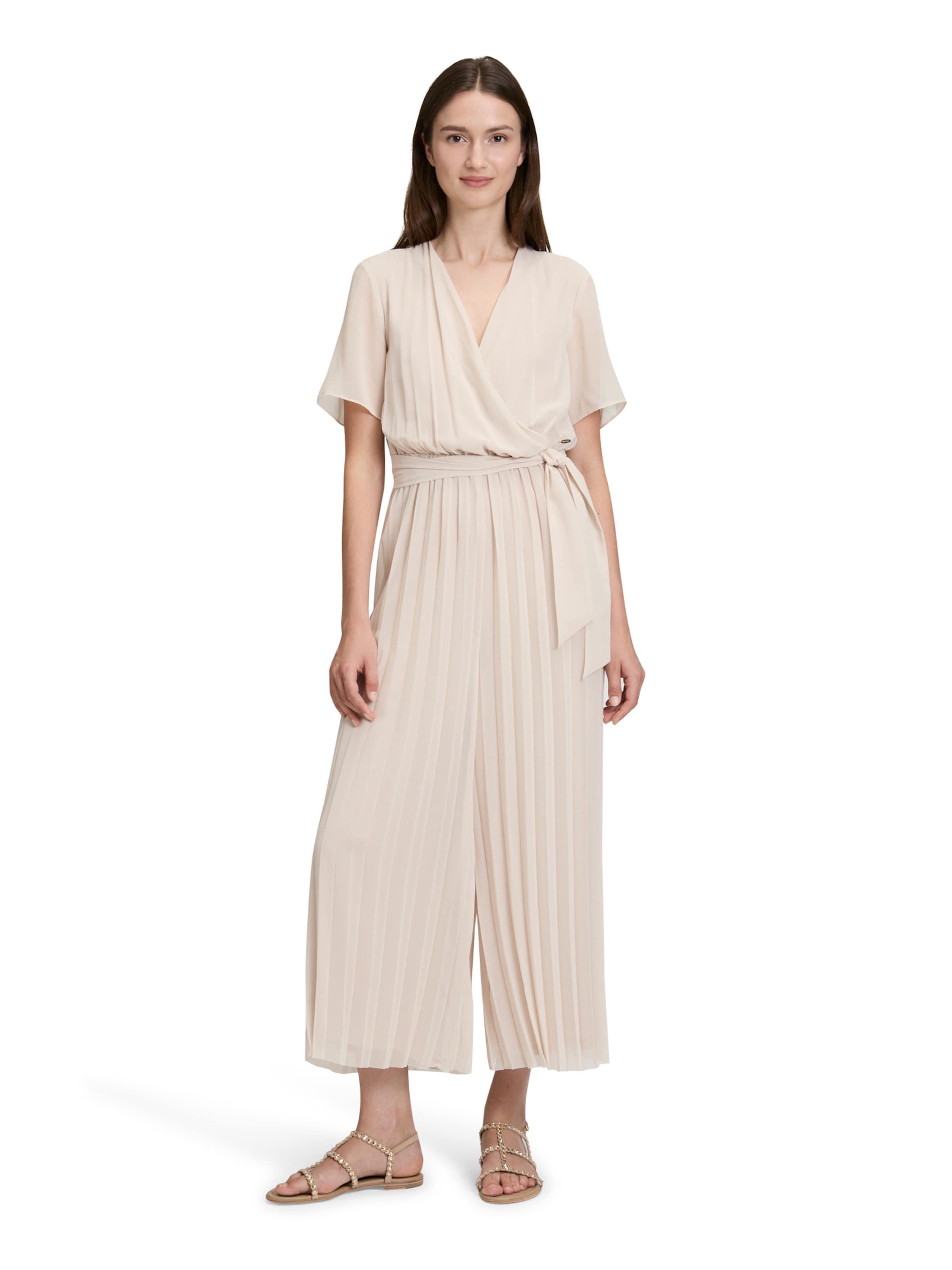 Tuta jumpsuit di Betty & Co in beige