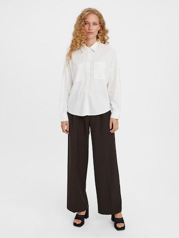 VERO MODA Loose fit Pleat-front trousers 'TROIAN' in Brown
