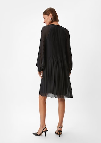 Robe COMMA en noir : derrière