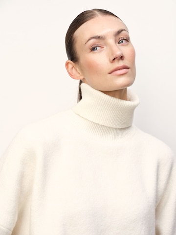 RÆRE by Lorena Rae Свитер в Белый