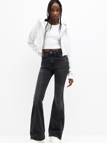 Pull&Bear Flared Jeans in Grijs