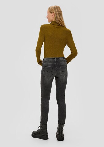 QS Slimfit Jeans 'Catie' in Grau