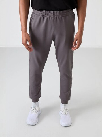 Tommy Life Normální Sportovní kalhoty 'Jogginghose' – šedá