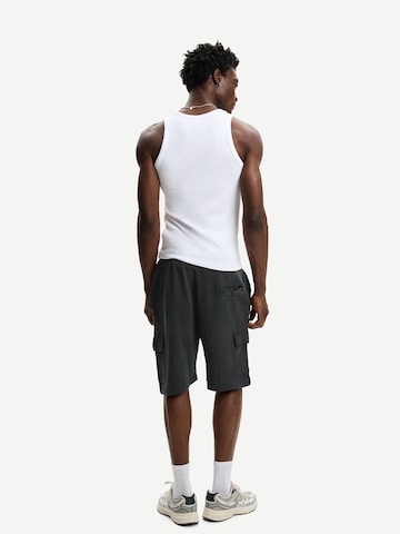 Bershka regular Cargobukser i sort