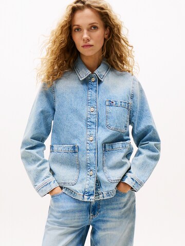 Tommy Jeans Демисезонная куртка в Синий: спереди
