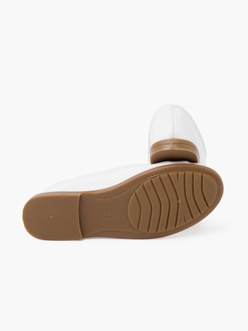 Pisamonas - Bailarina en blanco