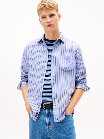 Tommy Jeans - Ajuste confortable Camisa en azul: frente