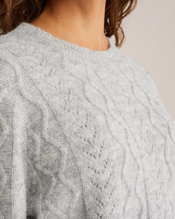 WE Fashion Sweater in Grey