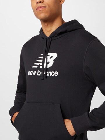 new balance Sweatshirt 'Essential' in Schwarz