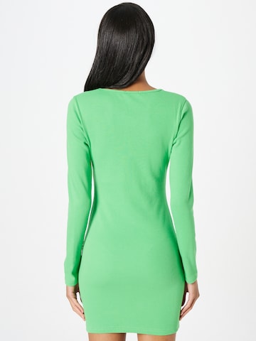 Rochie de la Nasty Gal pe verde