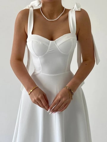 WOMAN VISION Šaty – bílá