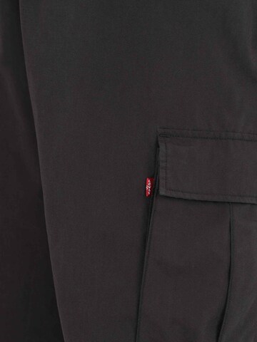 Levi's® Big & Tall Szabványos Cargo nadrágok 'Carrier' - fekete