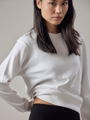 OWN Off With Nature Sweatshirt 'Felpa Girocollo'‌‌‌‌‌‌‌‌ in Weiß