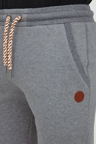 !Solid Regular Pants 'Nafko' in Grey