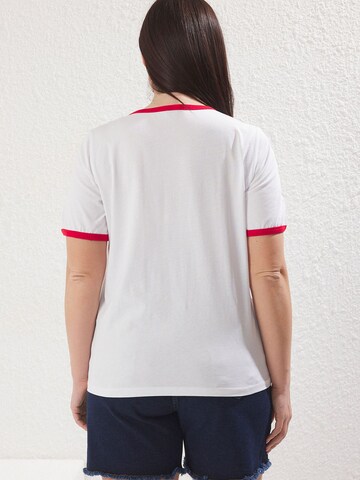 T-shirt Trendyol Curve en blanc