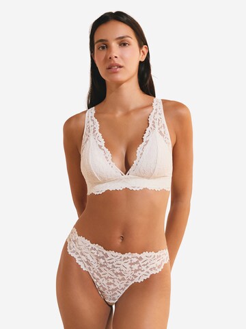 String 'Legende' di ETAM in beige