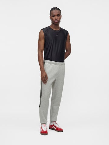 ADIDAS ORIGINALS Tapered Παντελόνι 'Spacer' σε γκρι