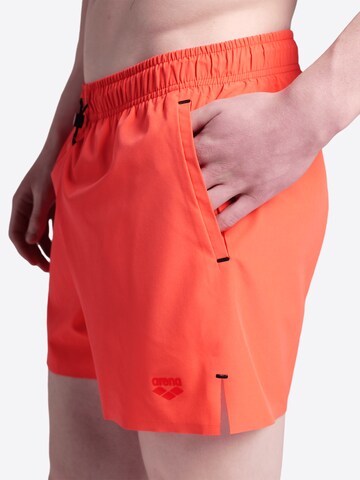 Pantaloncini da bagno 'EVO' di ARENA in arancione