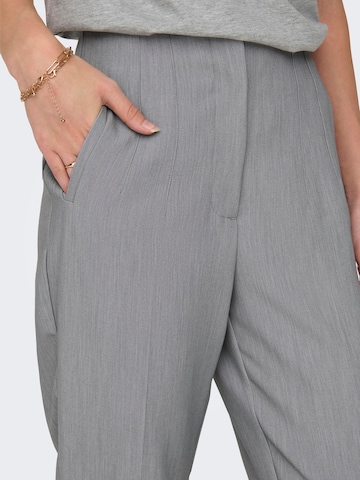 ONLY - Tapered Pantalón de pinzas 'RAVEN LIFE' en gris