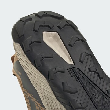 Chaussure basse 'Tracefinder 2' ADIDAS TERREX en marron