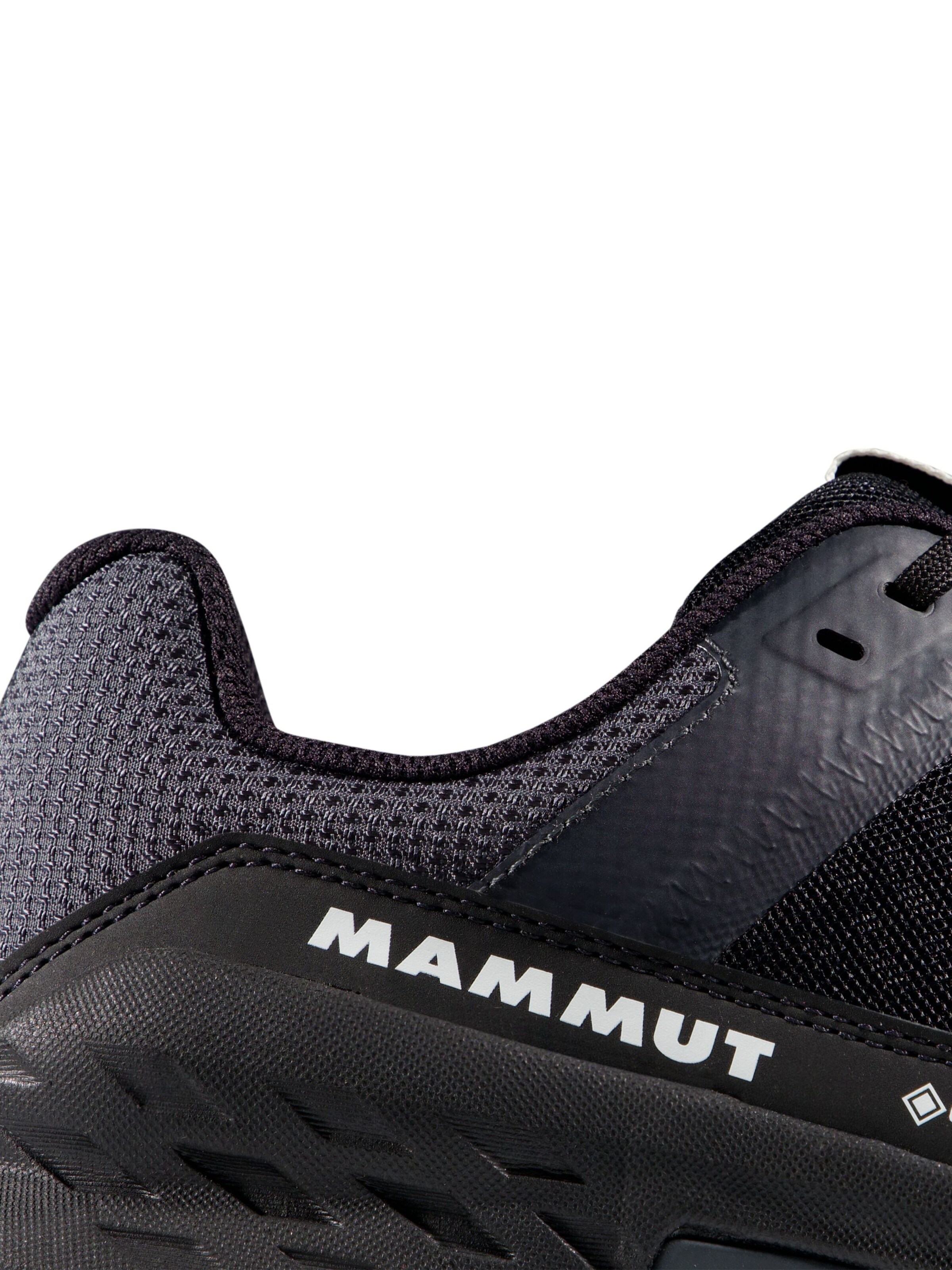 MAMMUT Flats in Black
