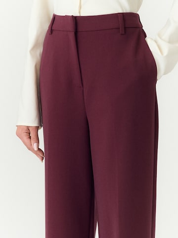 Wide leg Pantaloni 'YASLIKKA' di YAS in rosso