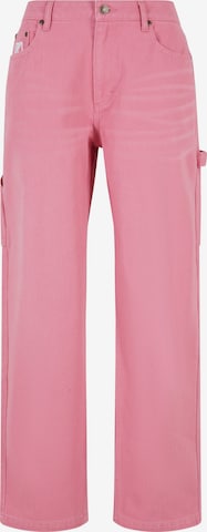 Karl Kani Loose fit Cargo Jeans in Pink: front