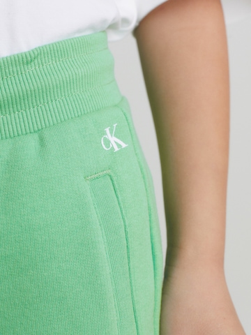 Regular Pantalon Calvin Klein Jeans en vert