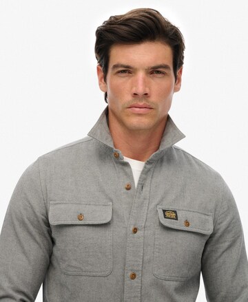 Coupe regular Chemise Superdry en gris