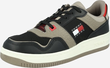 Tommy Jeans Sneakers in Black: front