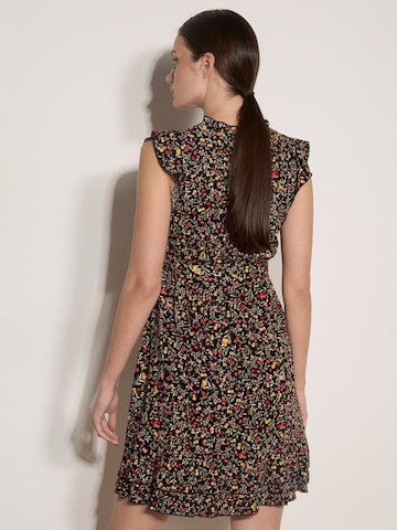 Robe ' ' Apricot en noir