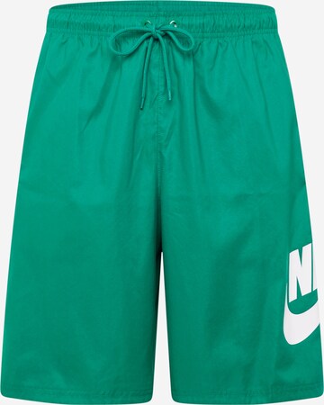 Pantaloni 'CLUB' de la Nike Sportswear pe verde: față