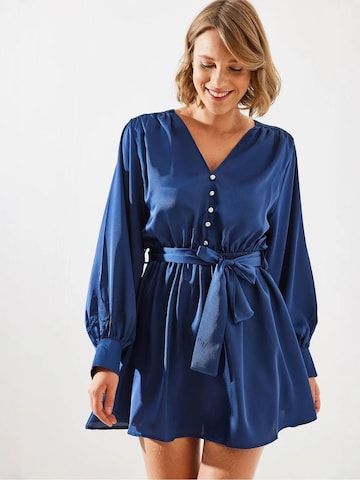 Abito di Bianco Lucci in blu: frontale