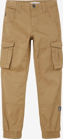 NAME IT Tapered Broek 'Bamgo' in Bruin: voorkant