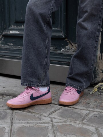 Nike Sportswear Низкие кроссовки 'FIELD GENERAL' в Ярко-розовый