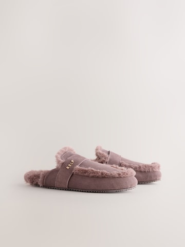 self. Slipper in Brown