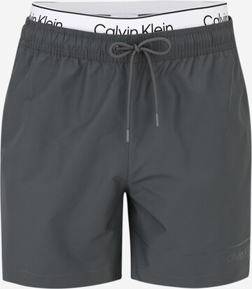 Calvin Klein Swimwear Badeshorts 'META LEGACY' in Grau: predná strana