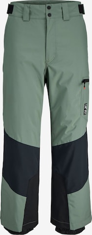 regular Pantaloni per outdoor 'JJAW25' di JACK & JONES in verde: frontale