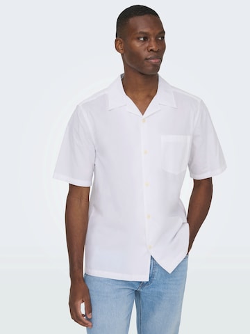 Coupe regular Chemise Only & Sons en blanc