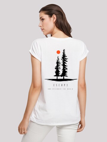 T-shirt 'Escape Discover the World Pinetree' F4NT4STIC en blanc