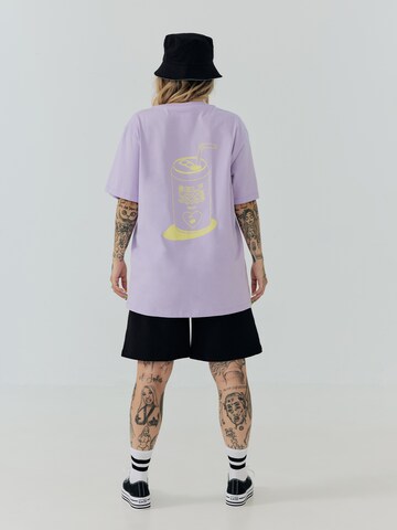 Tricou 'Ida' de la ABOUT YOU x Sharlota pe mov