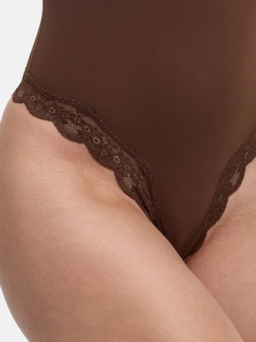 cfab (formerly creamy fabrics) - Body 'Bodysuit String mit Lace' en marrón