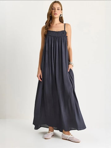 Abito estivo di Bianco Lucci in grigio: frontale