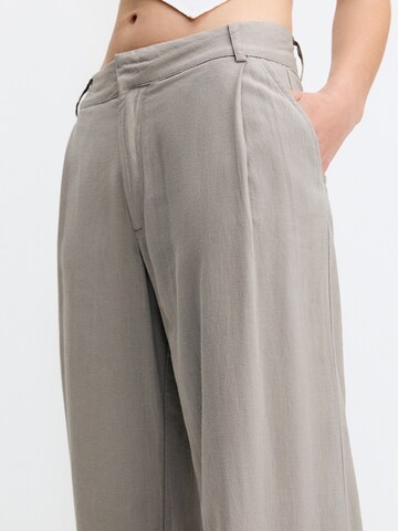 Pull&Bear Wide leg Pleat-front trousers in Grey