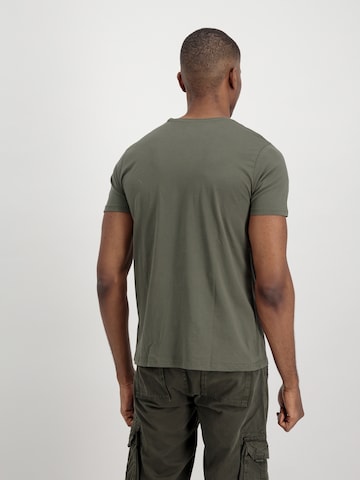 Coupe regular T-Shirt ALPHA INDUSTRIES en vert