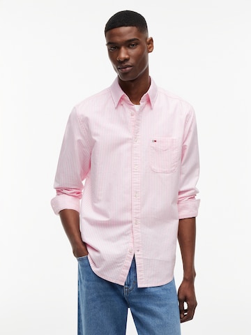 Tommy Jeans Regular fit Button Up Shirt in Pink: front