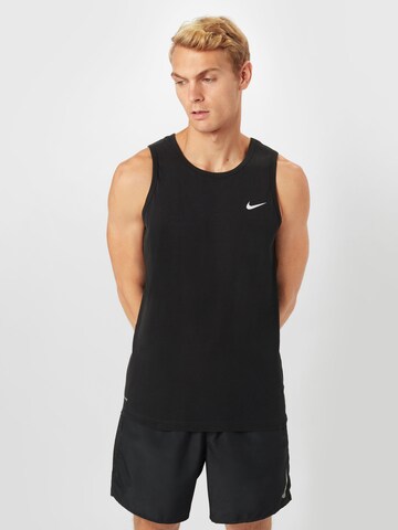 NIKE - Regular Fit Camisa funcionais em preto: frente