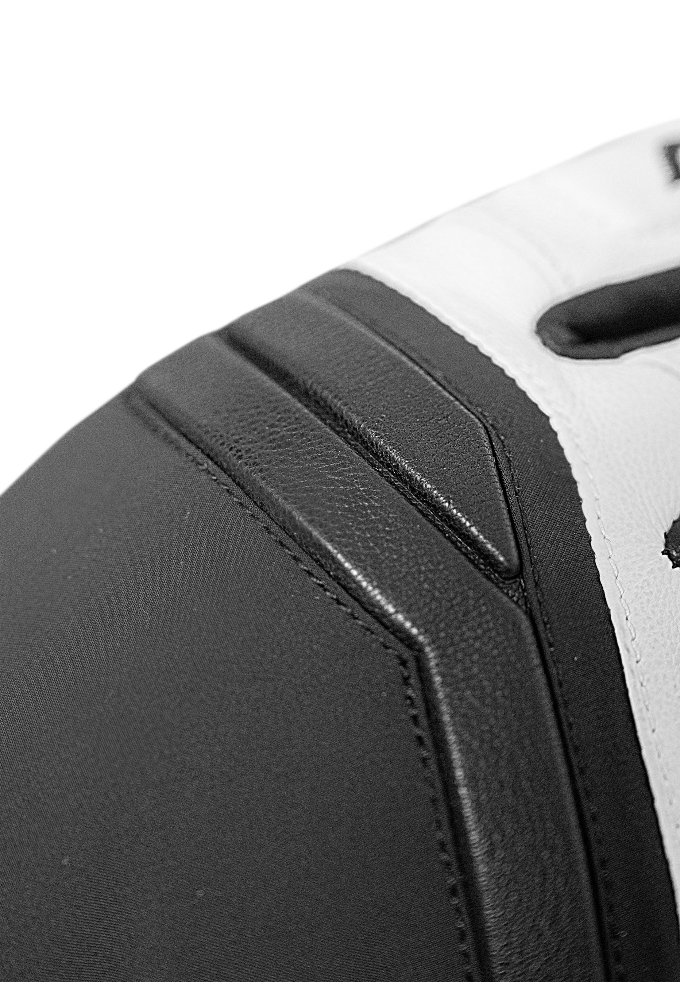 REUSCH Athletic Gloves 'Dylan' in Black