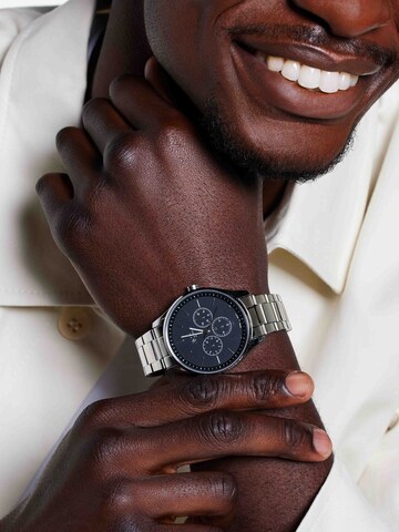 Montre à affichage analogique Lucardi en argent : devant